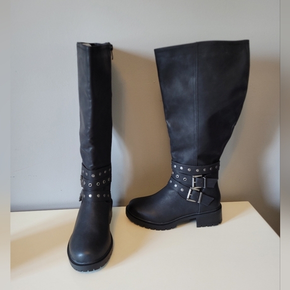 torrid Shoes - Torrid Studded Wrap Buckle Knee Boot, BNWT, Size 6